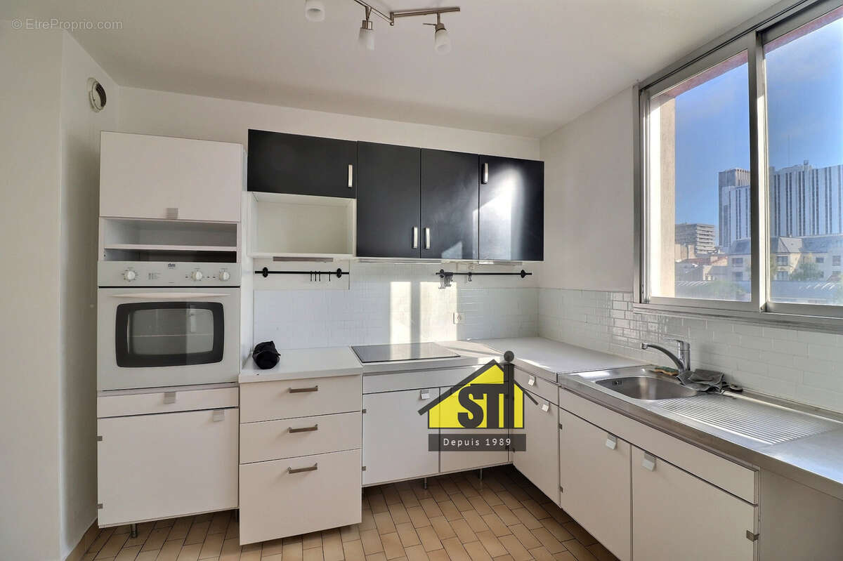 Appartement à PARIS-14E