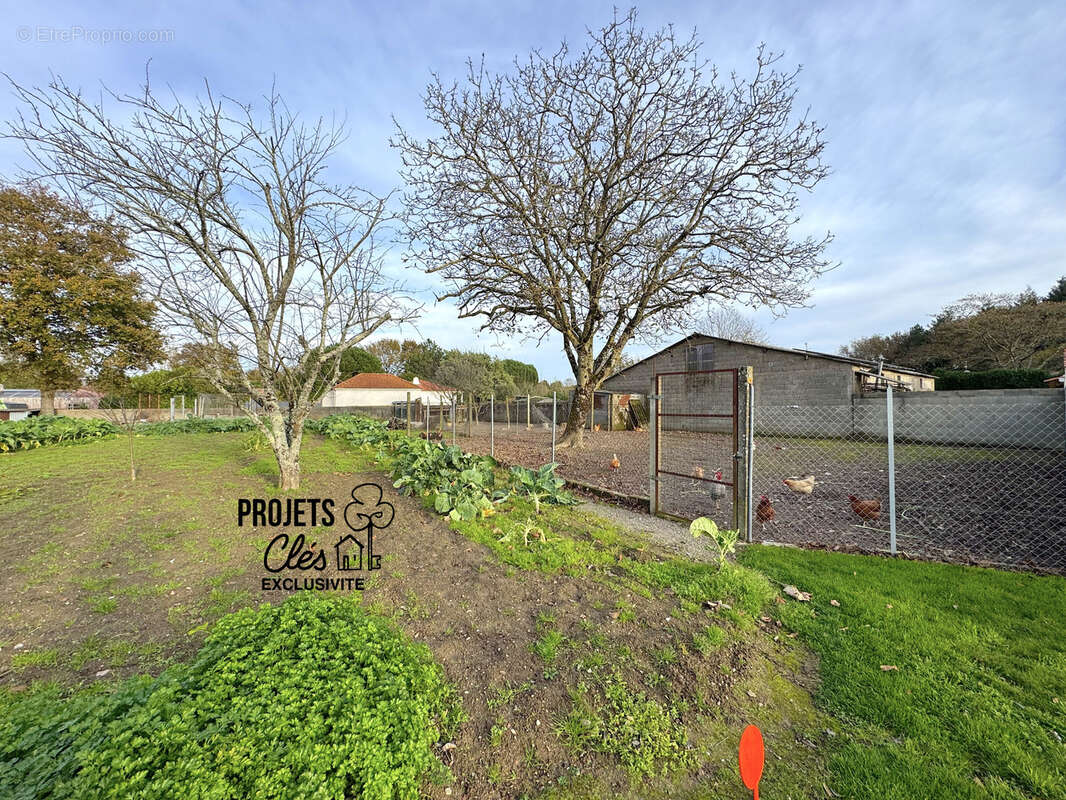 Terrain à GROSBREUIL