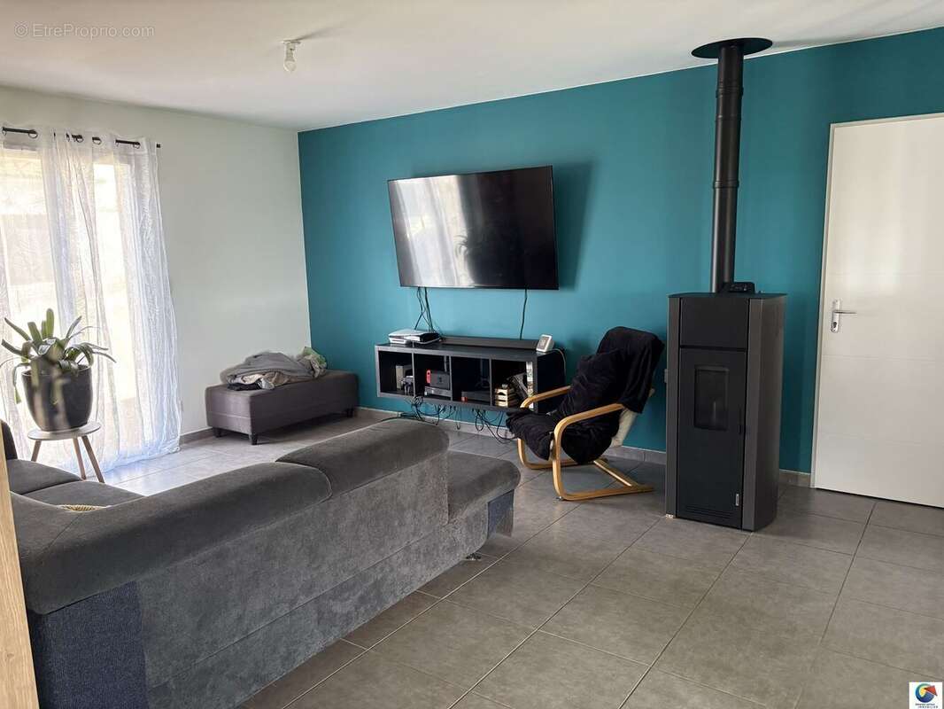 Maison à NIVOLAS-VERMELLE