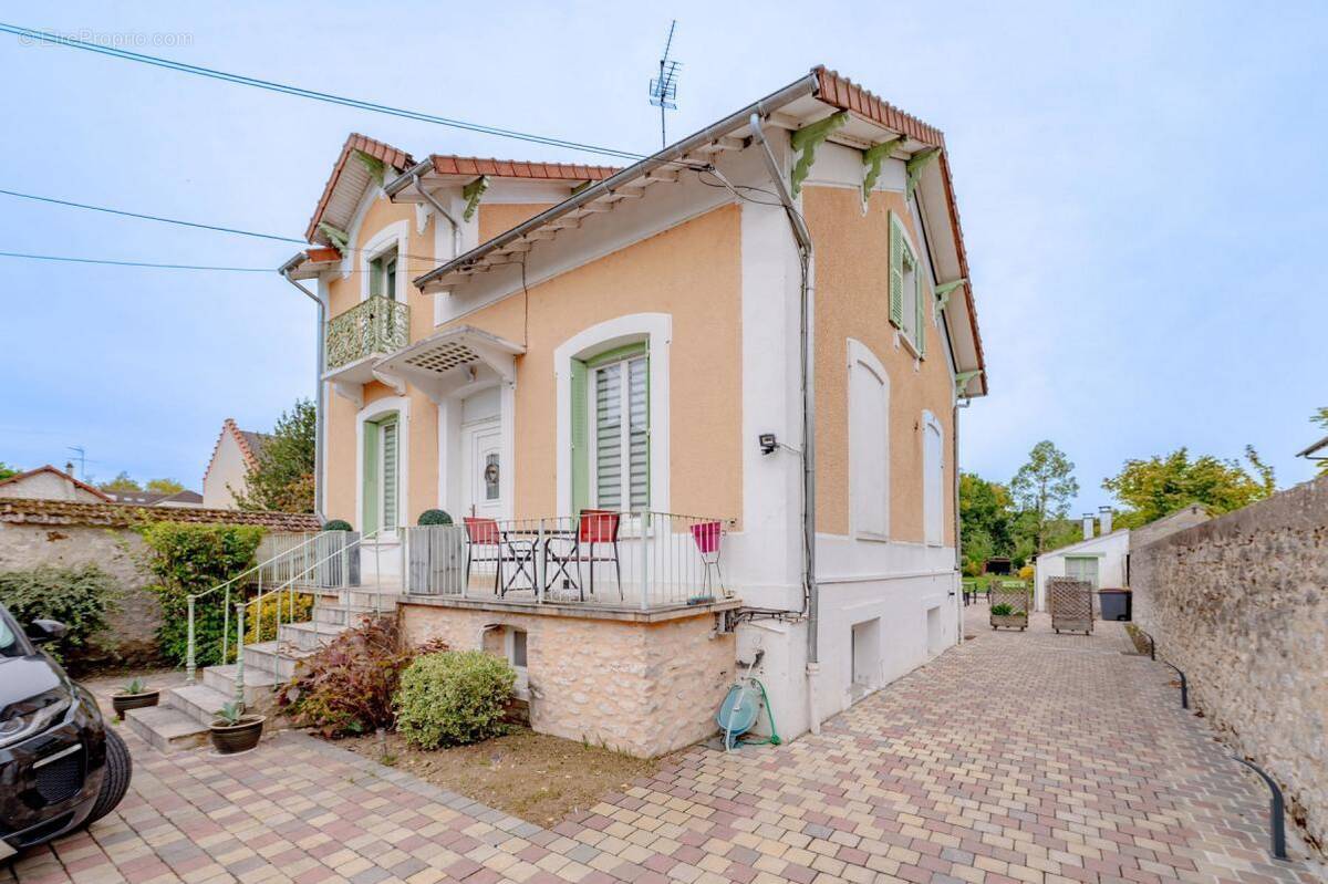 Maison à MONTEREAU-FAULT-YONNE