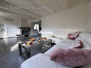 Salon T3 - Maison à POURCIEUX