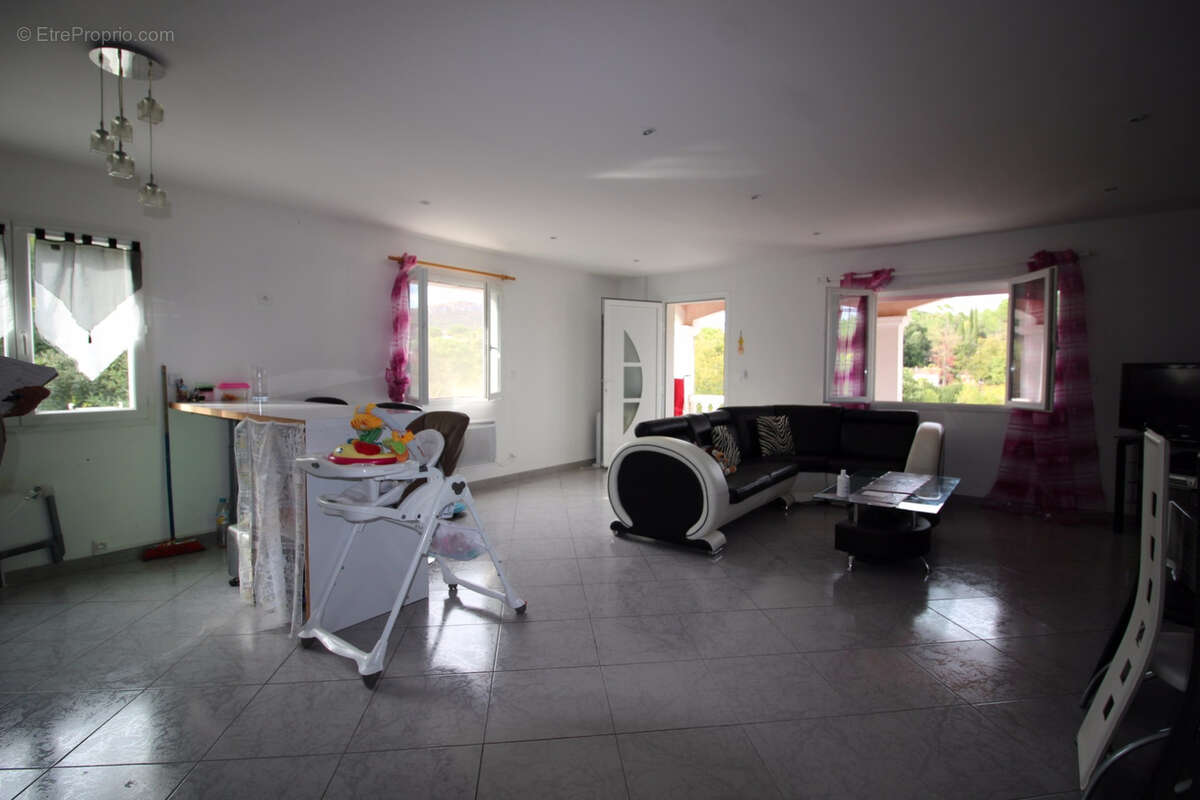 Maison de 210 m2. Terrain de 860 m2. - photo 4