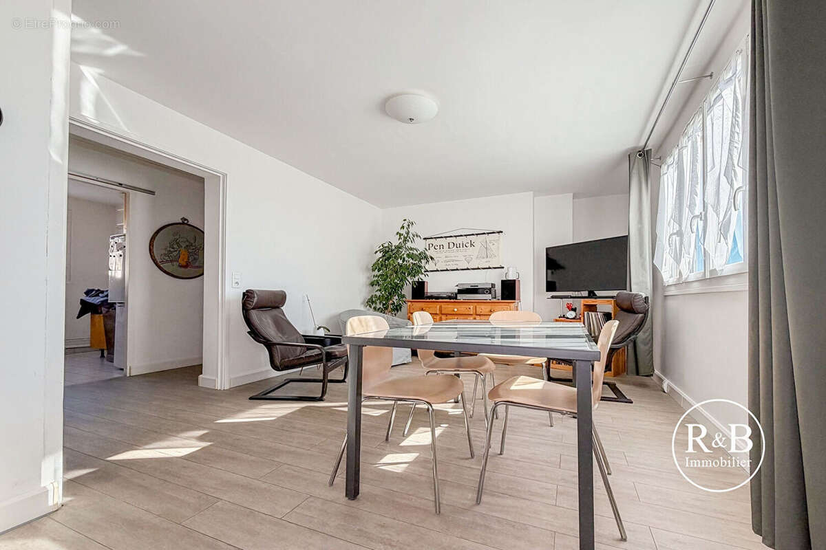 Appartement à LES CLAYES-SOUS-BOIS