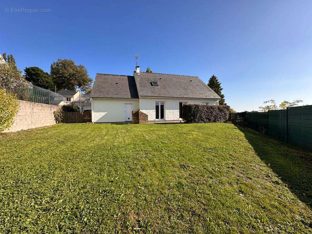 Maison à SAINT-ETIENNE-DE-MONTLUC