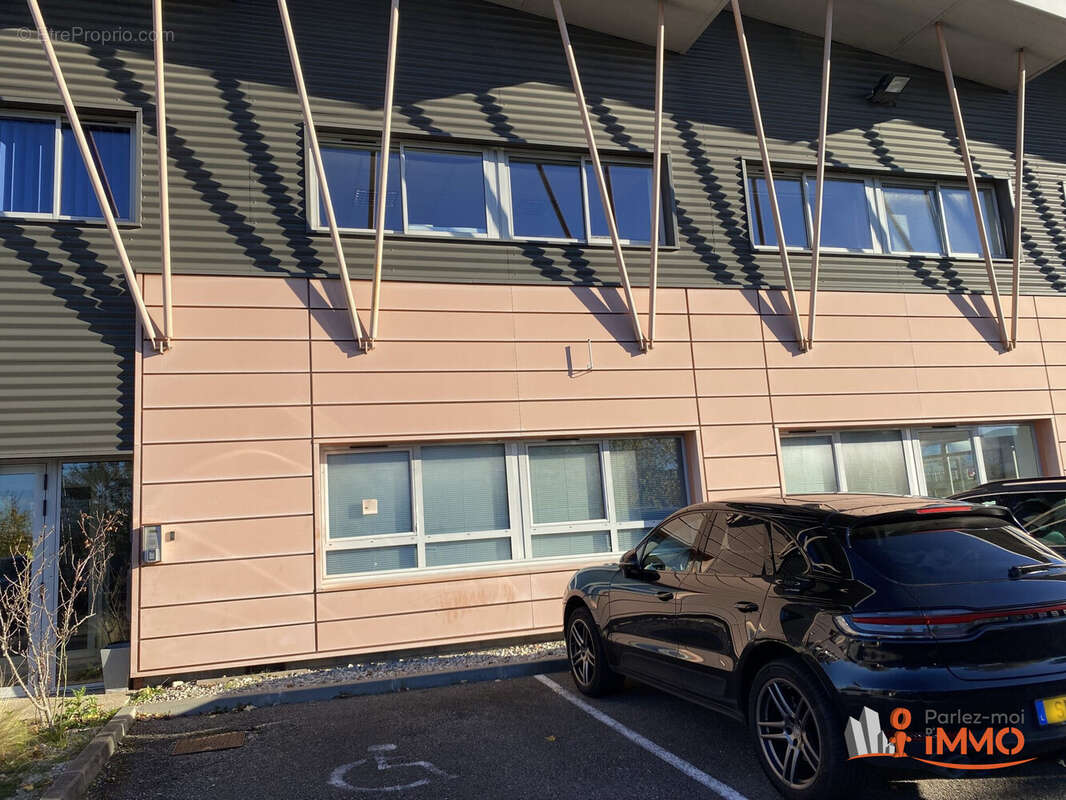 Commerce à VAULX-MILIEU