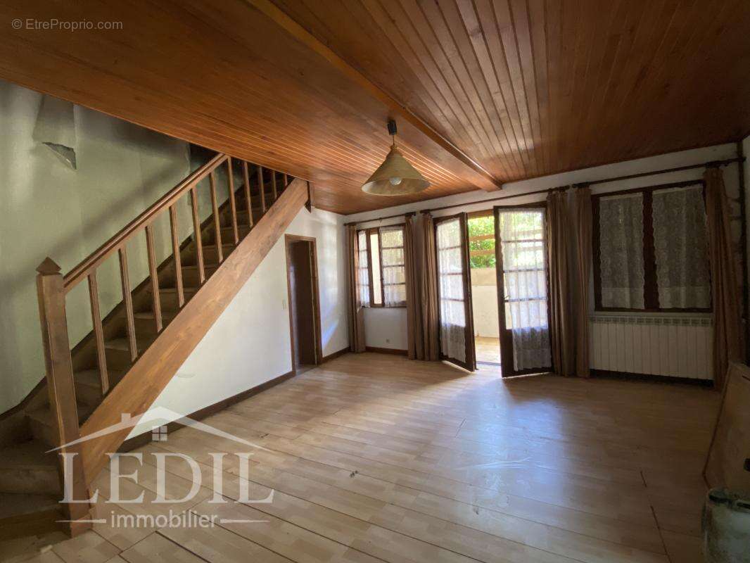 Propriété avec dépendances et parc - photo 8
