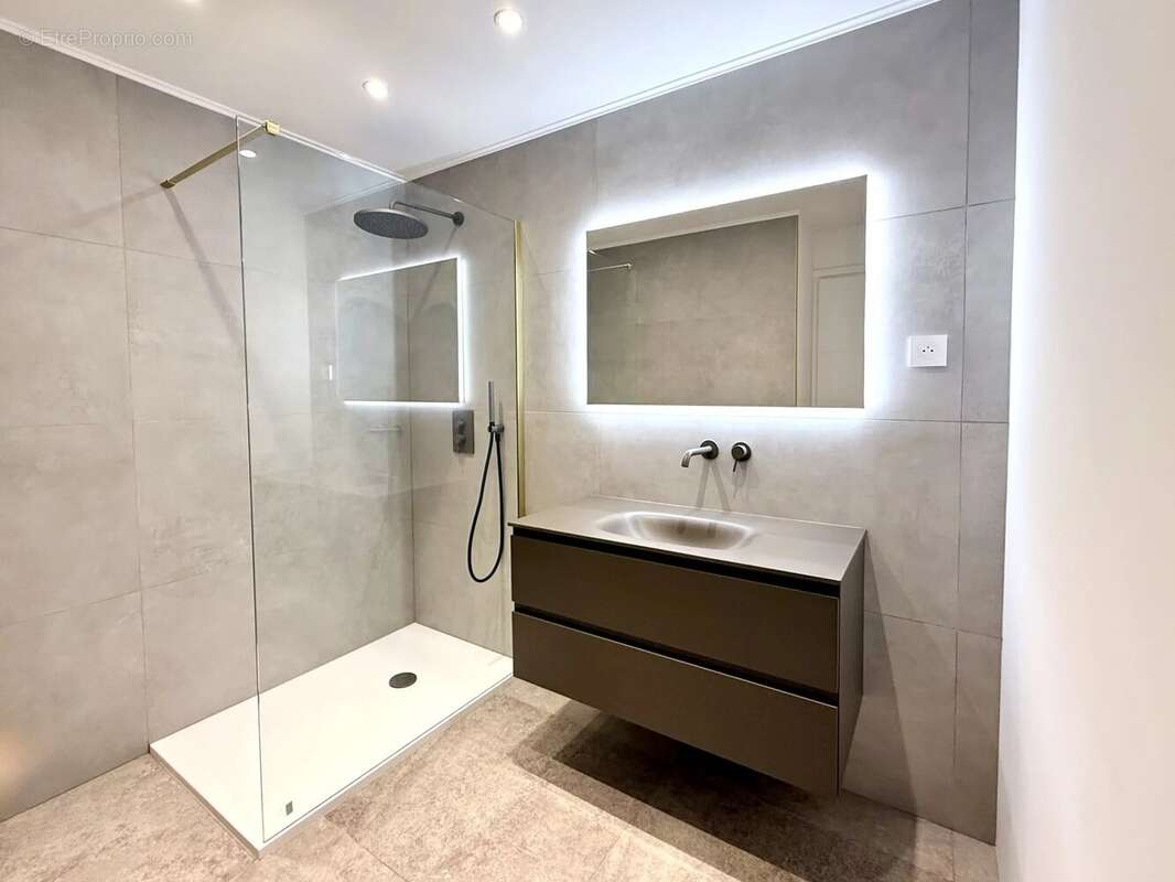 Appartement 3 pièces rénové – Vue mer – Villefranche-sur-Mer - photo 8