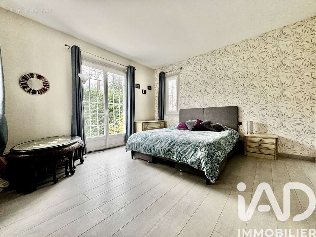 Maison 234 m² à Verrieres-Le-Buisson  - photo 9