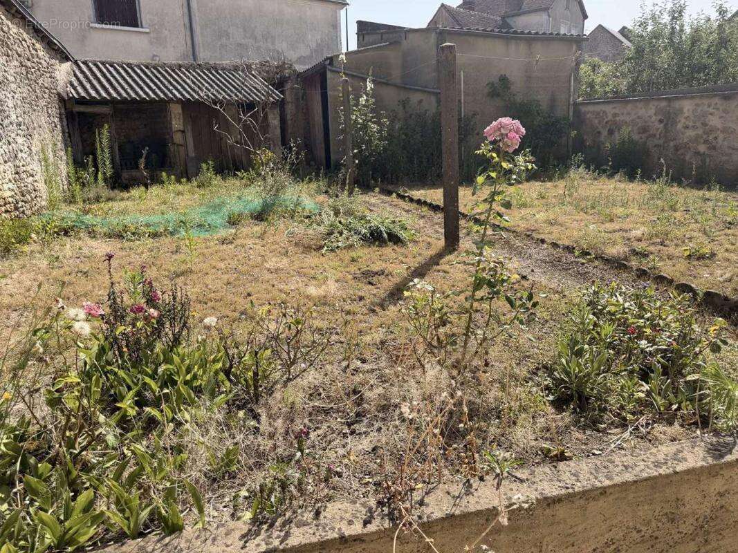 Maison en pierre avec jardin et garage à Bellême (61130) - photo 17