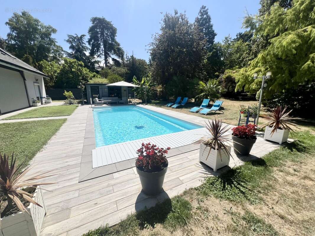 Maison 196 m² à Lumigny-Nesles-Ormeaux  - photo 3