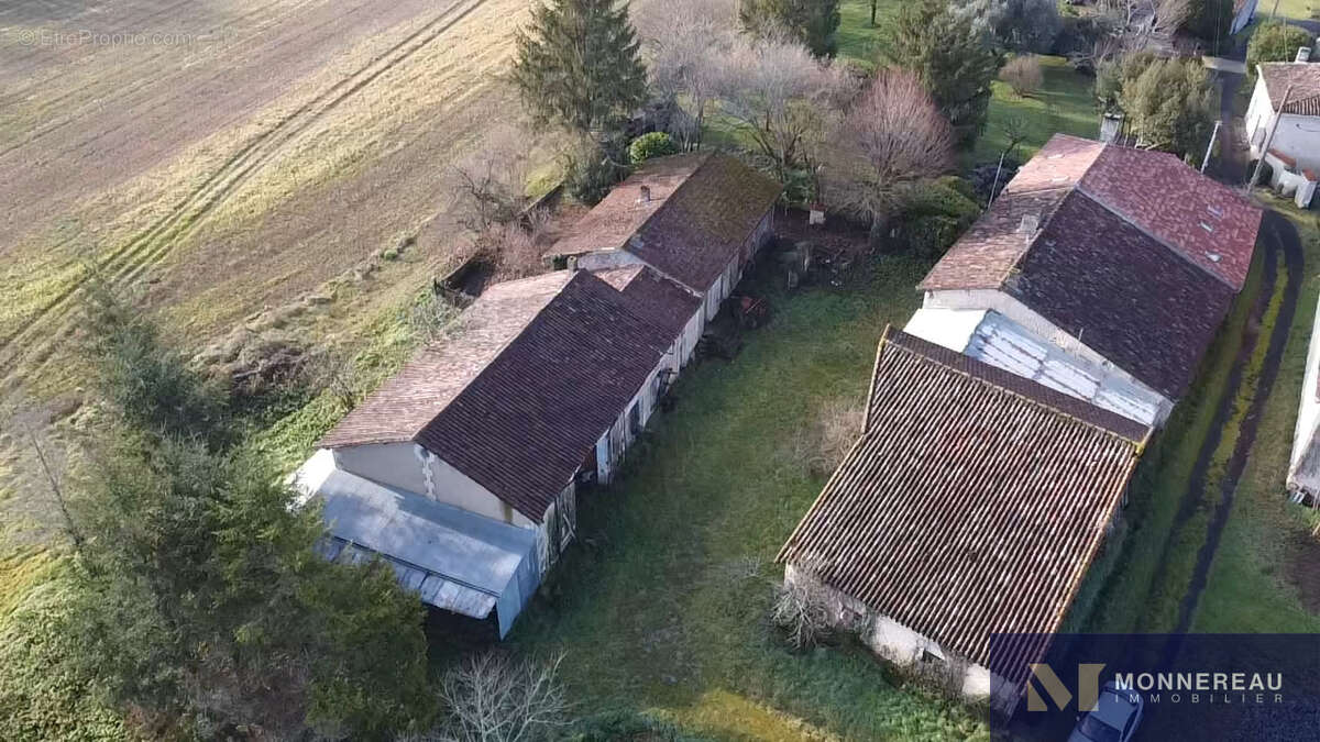 Maison à BROSSAC
