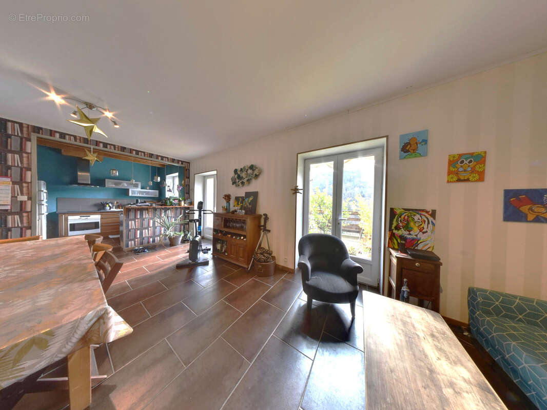 Maison à LES OLLIERES-SUR-EYRIEUX