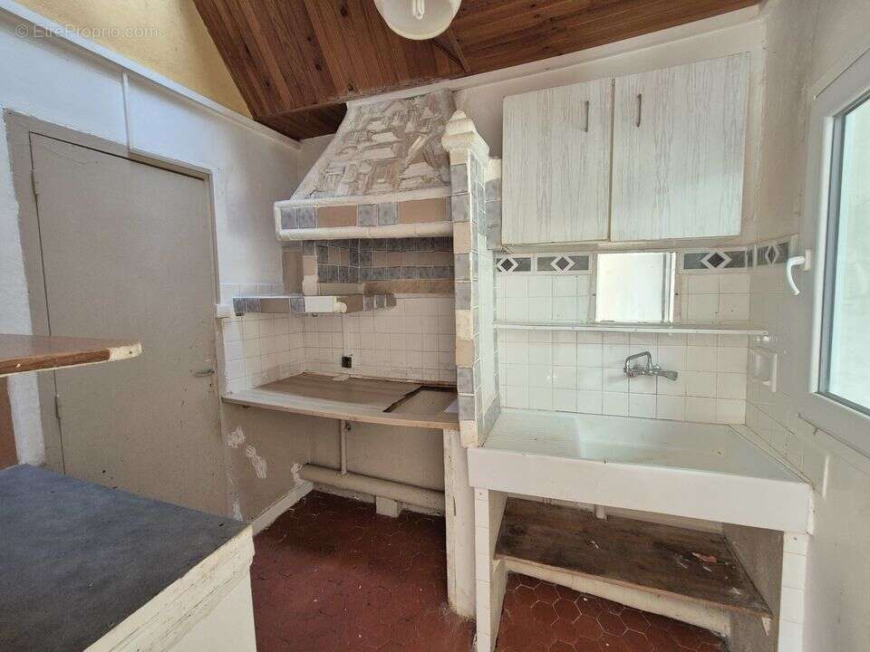 LA CIOTAT STUDIO de 18m² - potentiel - calme - proximité