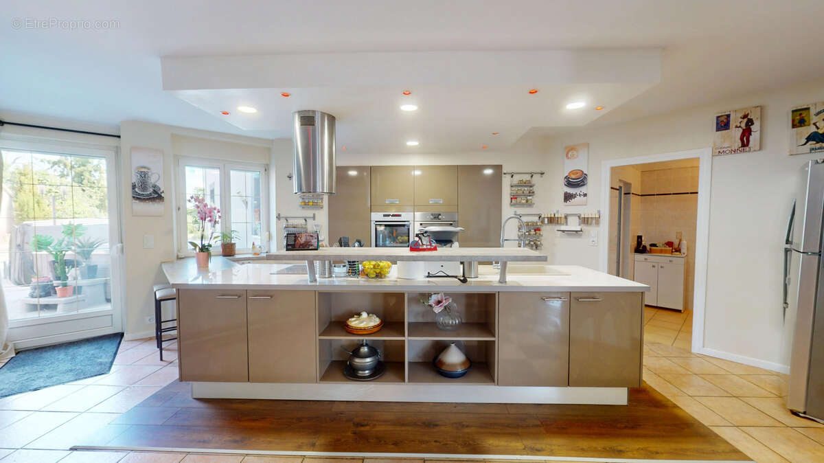 Maison T9 de 291 m2 avec piscine, garage et grand terrain - photo 5