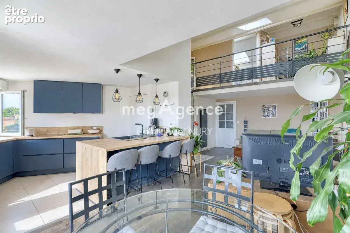 Cœur de Saint Genis-les-Ollières – T4 duplex avec balcon, parking couvert + possibilité box - photo 2