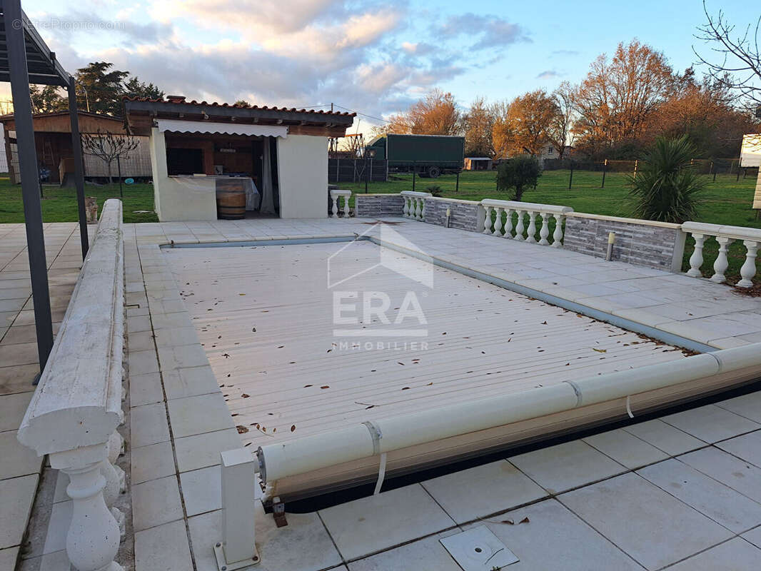 Maison à LA ROCHE-CHALAIS