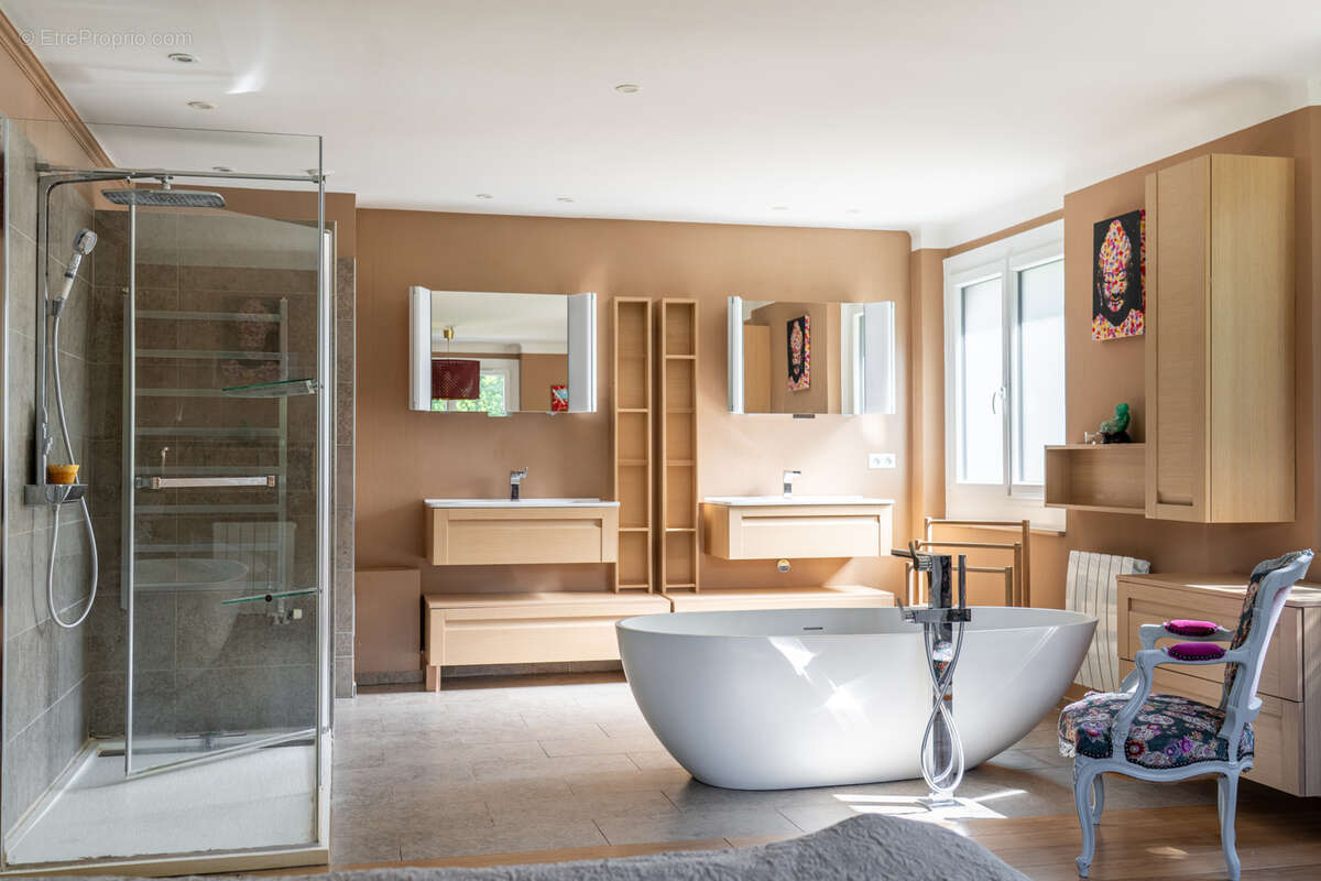 Maison à SAINT-GENIS-POUILLY