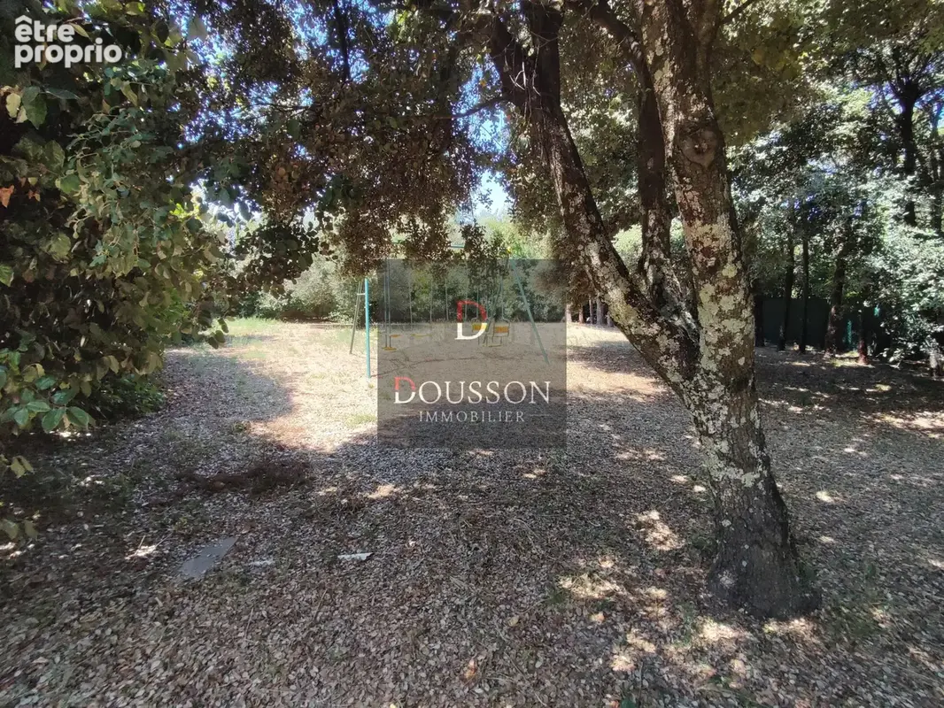 Villa avec dépendances et terrain constructible à Saint-Siffret - photo 12