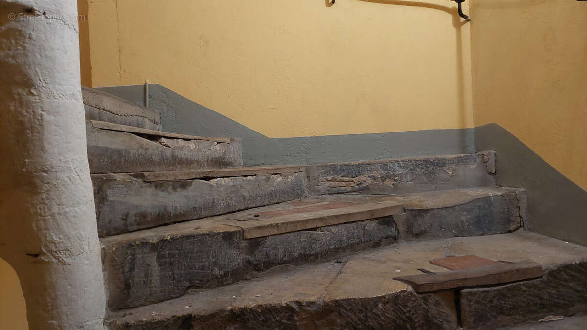 Appartement à BAGNOLS-SUR-CEZE