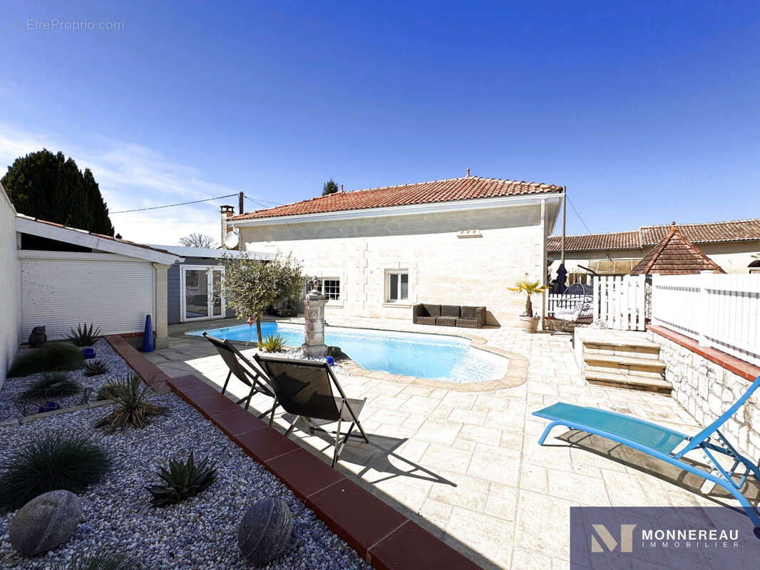 Maison à BAIGNES-SAINTE-RADEGONDE