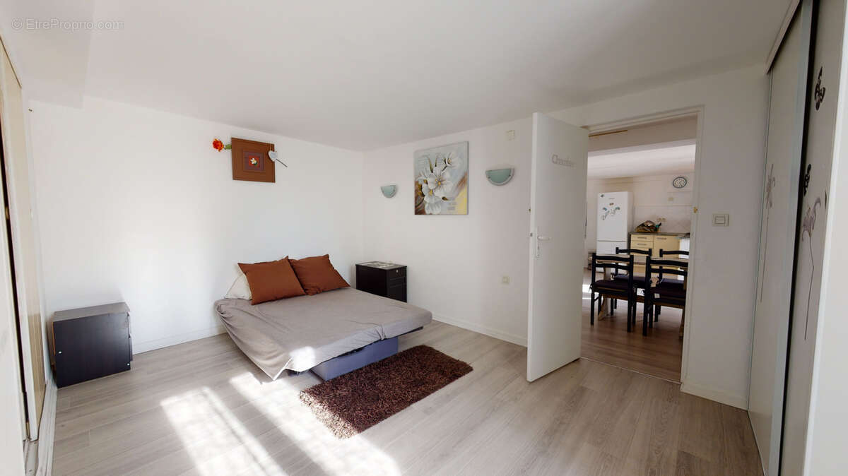 Appartement à LE MUY