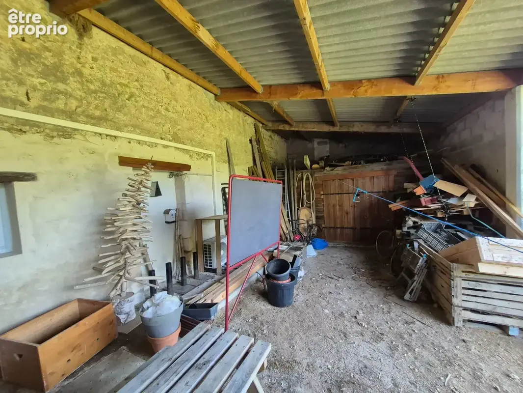 Maison avec nombreuses dépendances, studio et terrain constructible de plus de 3 000 m² - photo 12