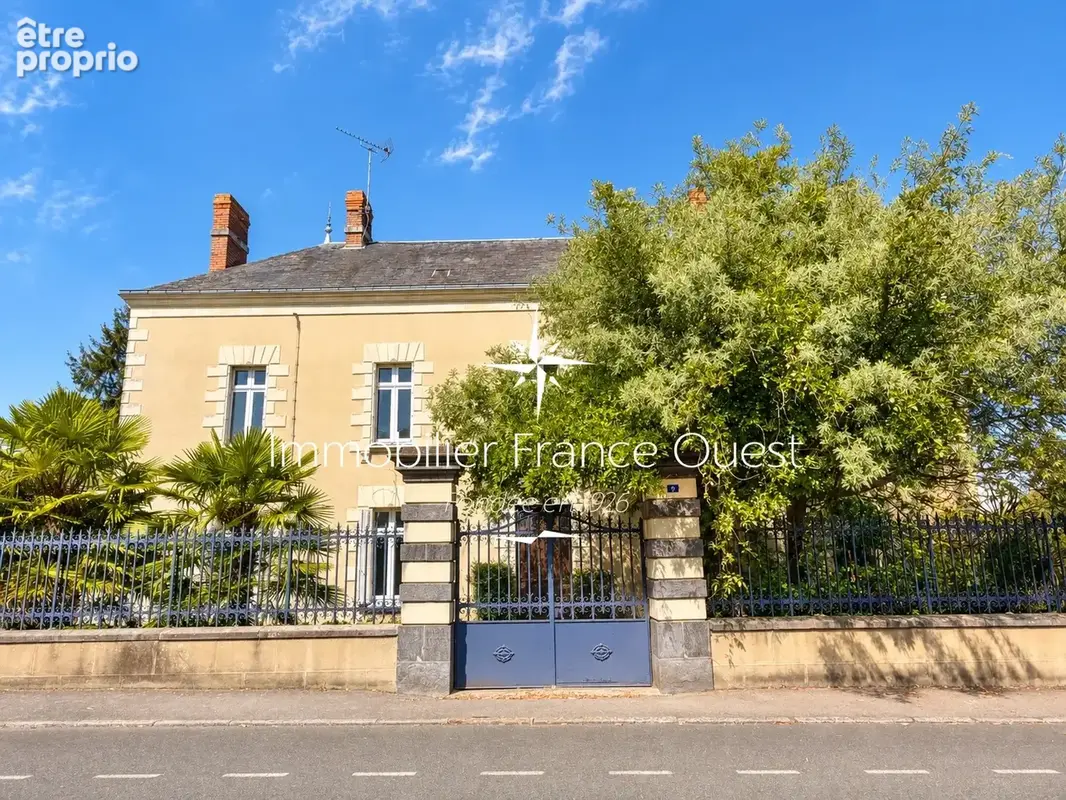 Élégante maison bourgeoise avec jardin au cœur de Candé (49) - photo 17
