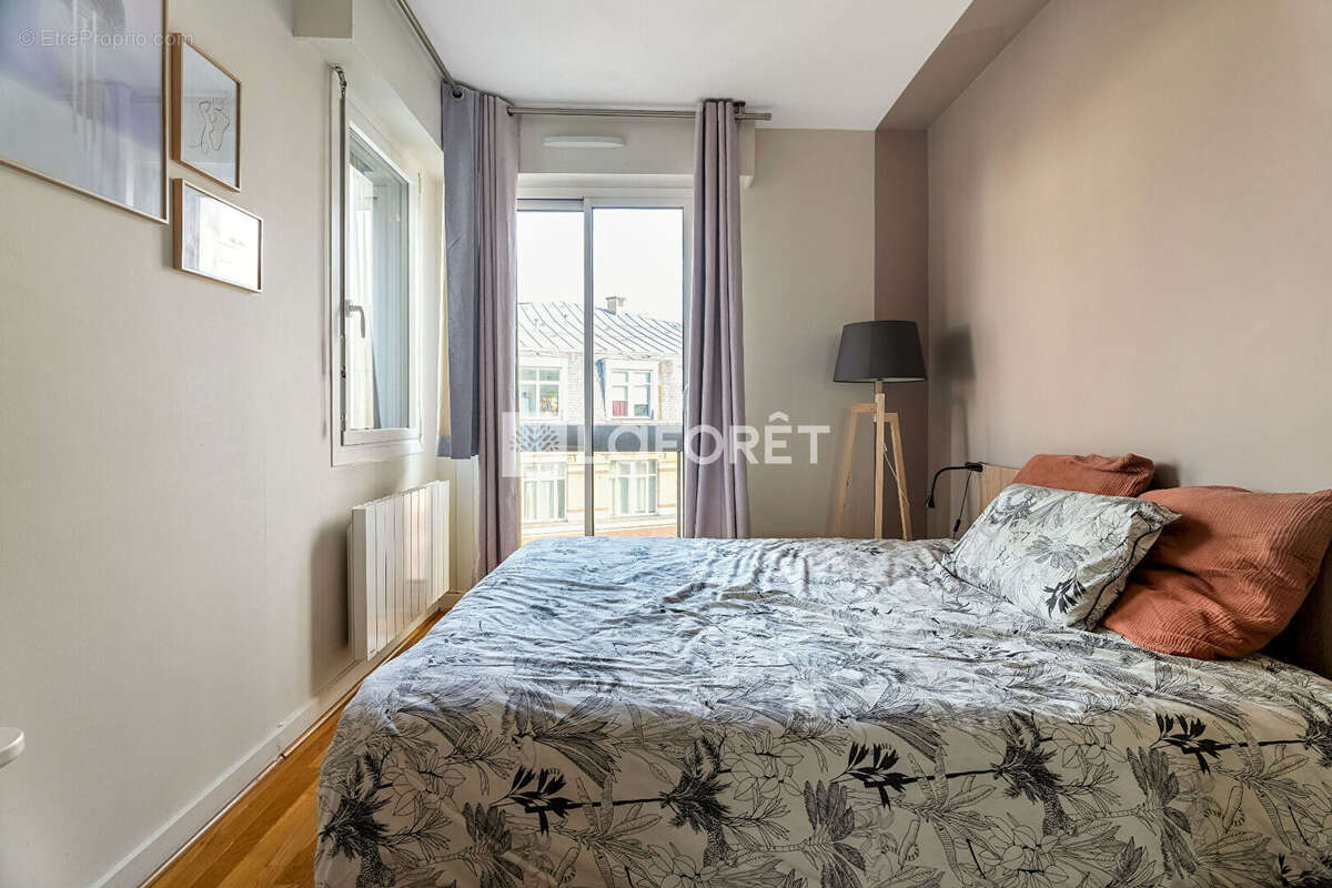 Appartement à PARIS-17E
