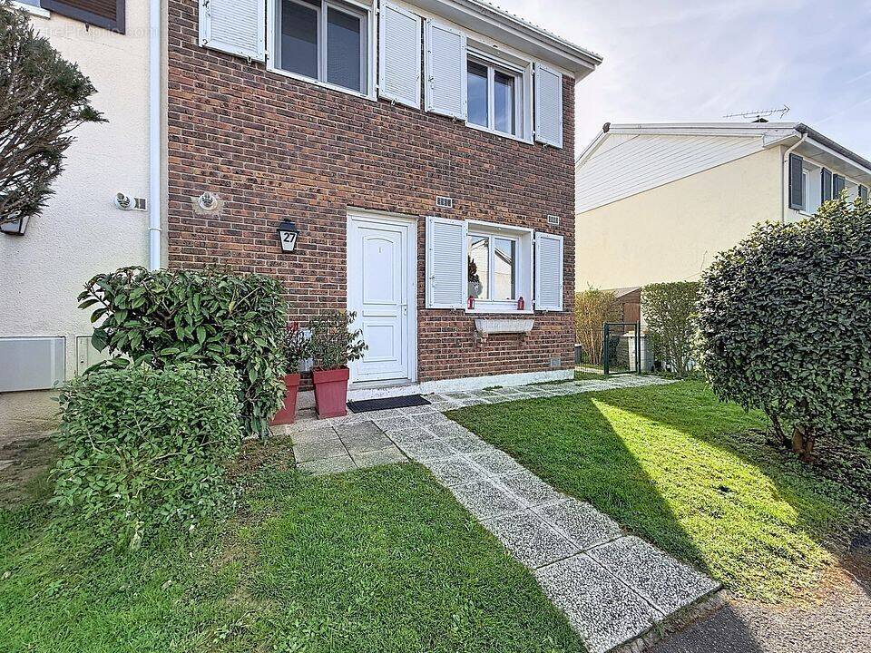 Maison à VOISINS-LE-BRETONNEUX