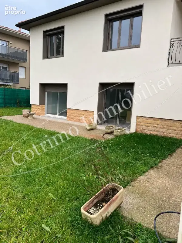 Appartement Vaulx En Velin village 5 pièces 116 m²+jardin - photo 3