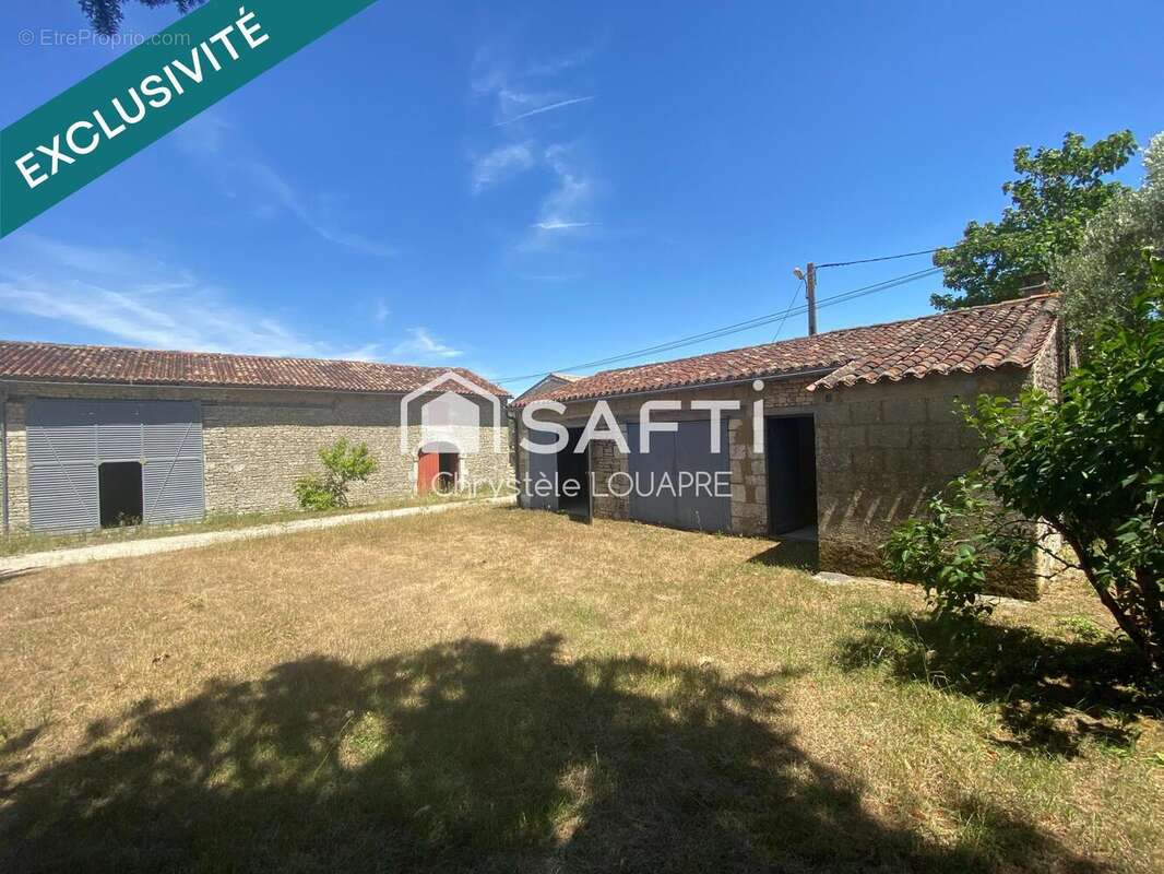 Maison 174 m² à Asnieres-La-Giraud  - photo 2
