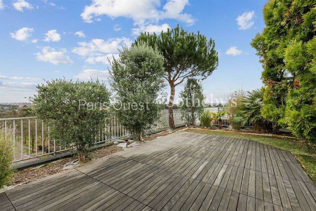 Appartement à NEUILLY-SUR-SEINE