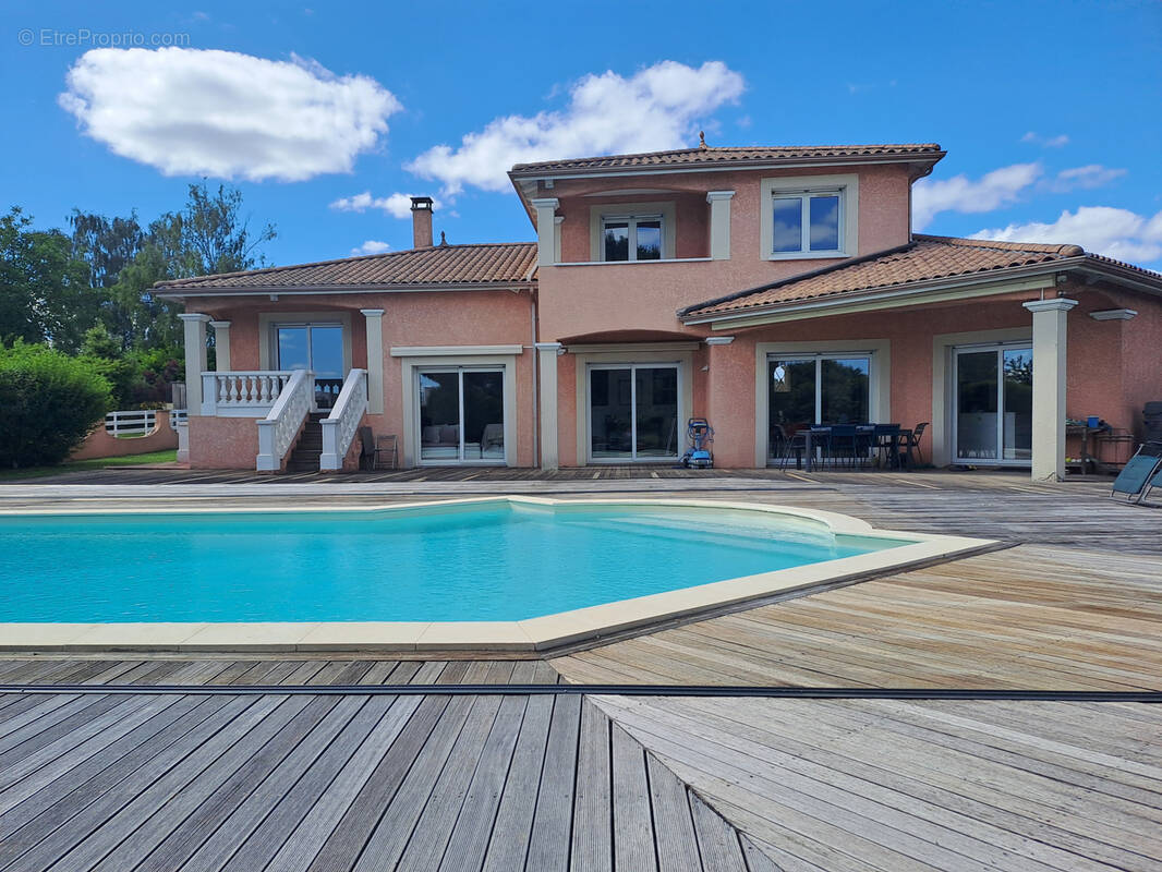 Maison à FONTAINES-SAINT-MARTIN