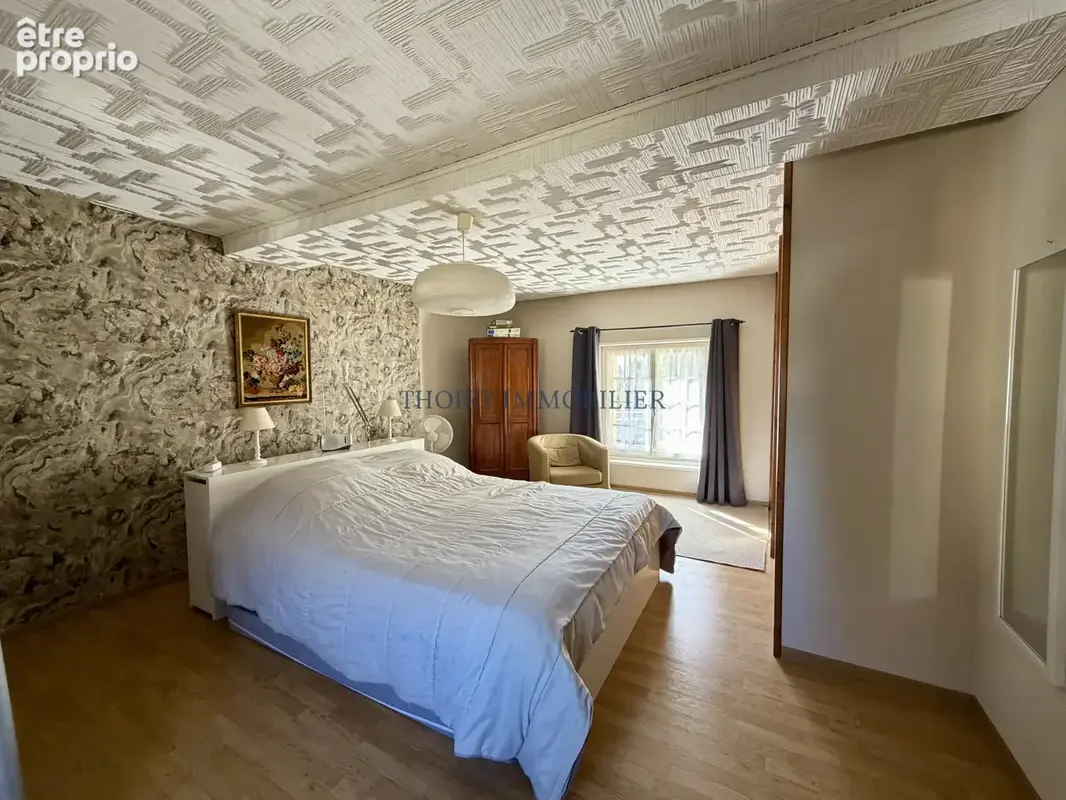 Maison ancienne de 4 pièces avec combles aménageables et grange en dépendance. - photo 9