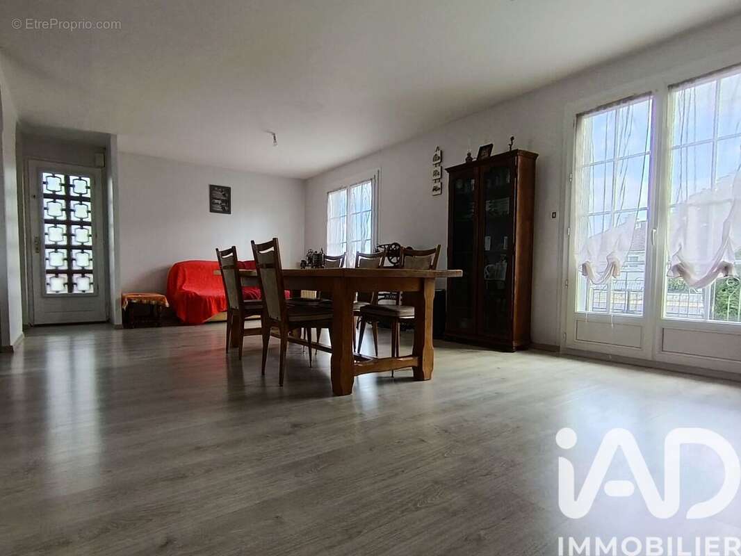 Maison 103 m² à Sennecay  - photo 4