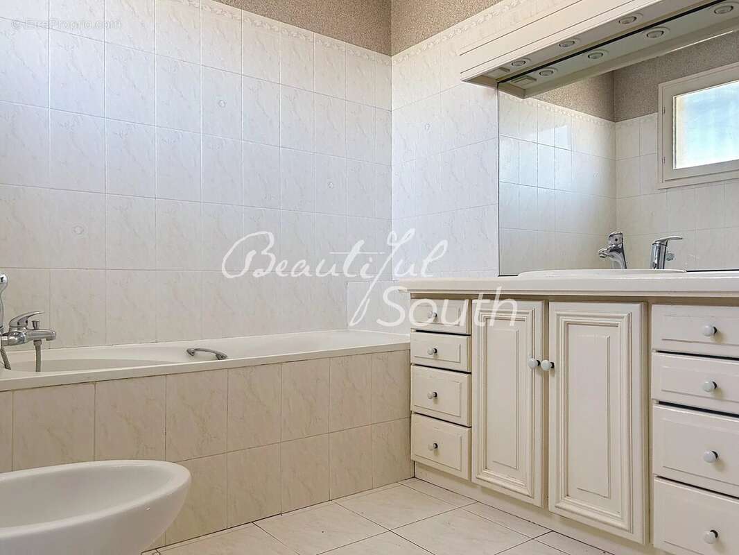 Maison à VILLENEUVE-DE-LA-RAHO