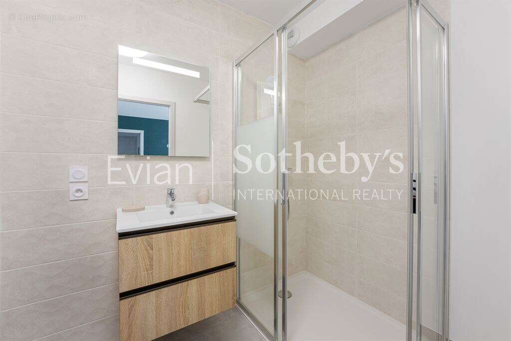 Evian les Bains, T4 dans une résidence très récente avec large balcon vue lac. - photo 15