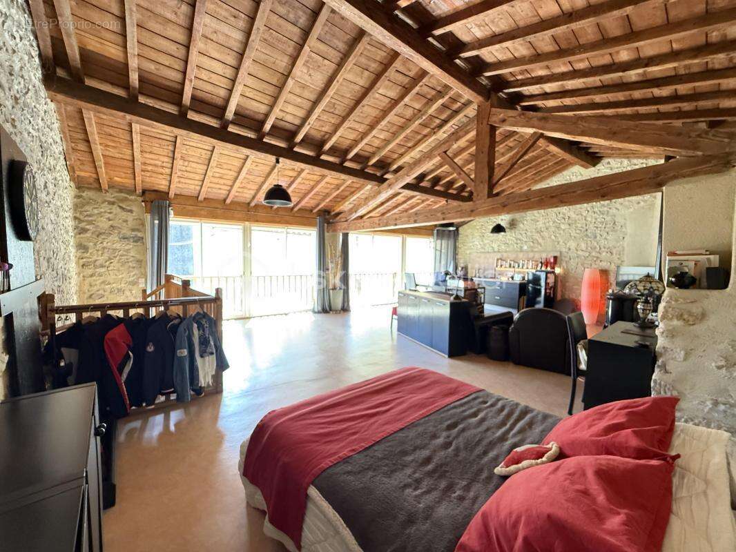 Appartement à LAROQUE-D'OLMES