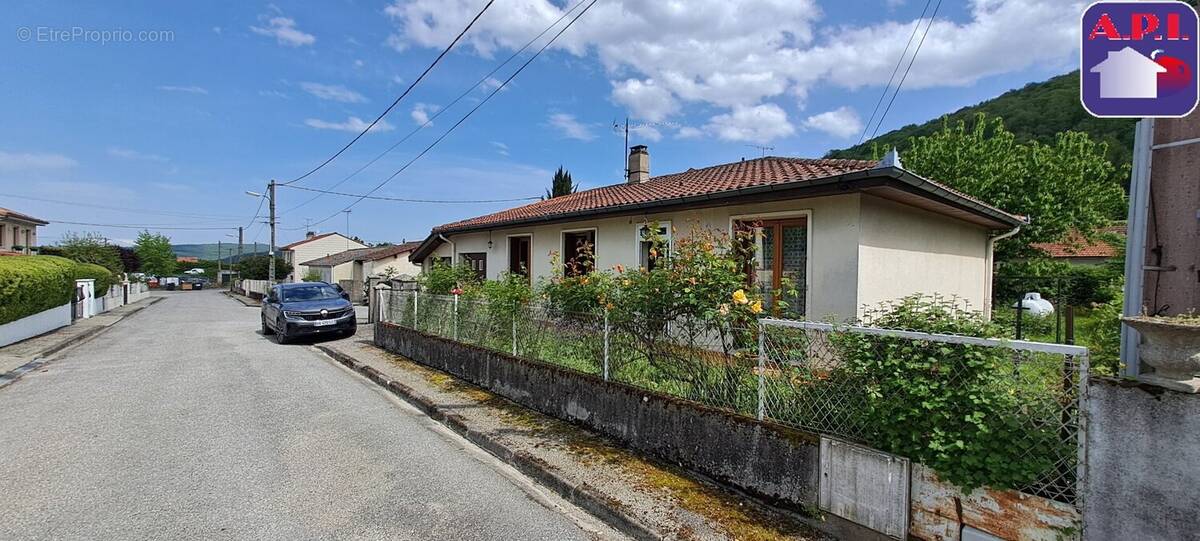 Maison à VILLENEUVE-D'OLMES