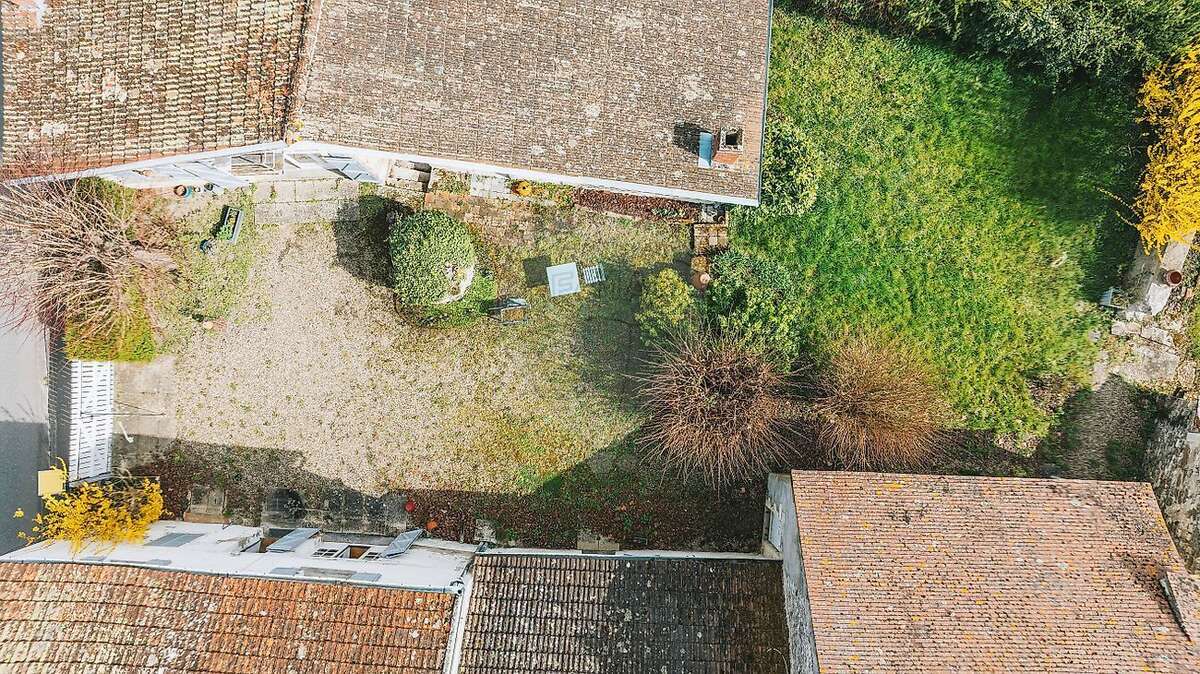 Maison à BELLENAVES