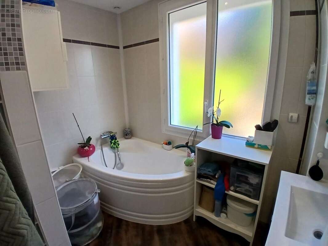 Photo 8 - Maison à ABERGEMENT-LA-RONCE