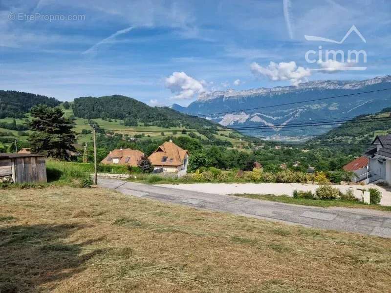 Terrain à THEYS