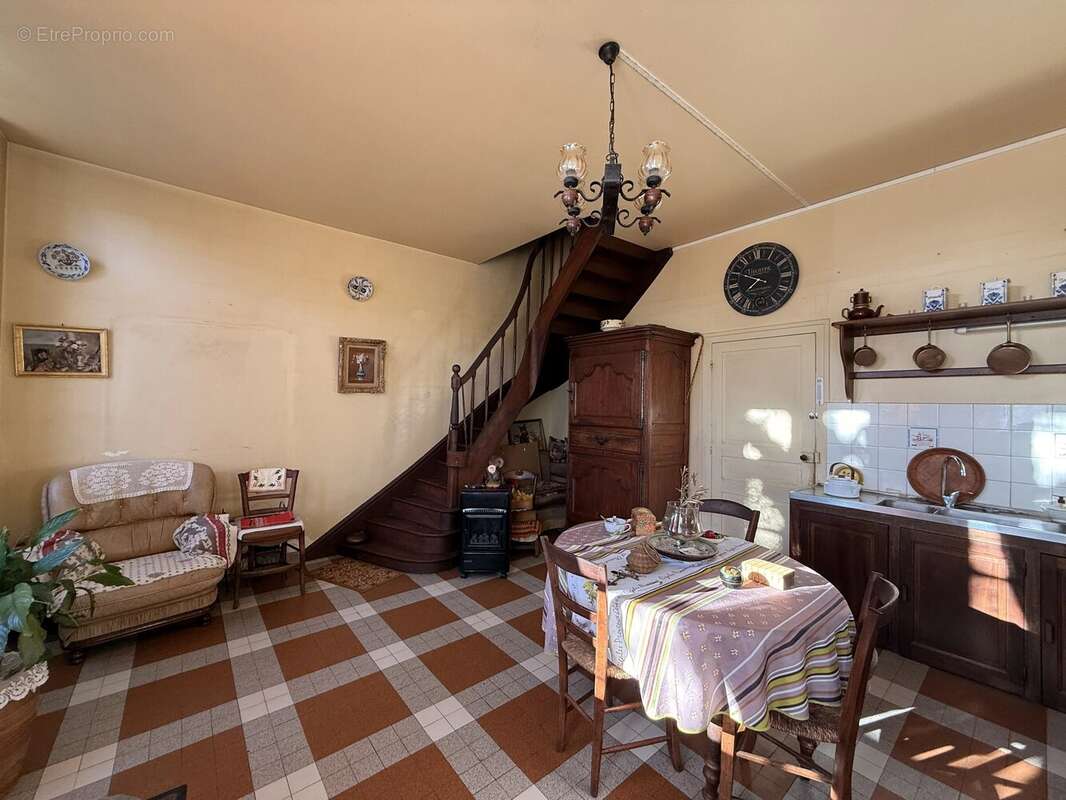 Maison à SALLES-DE-VILLEFAGNAN