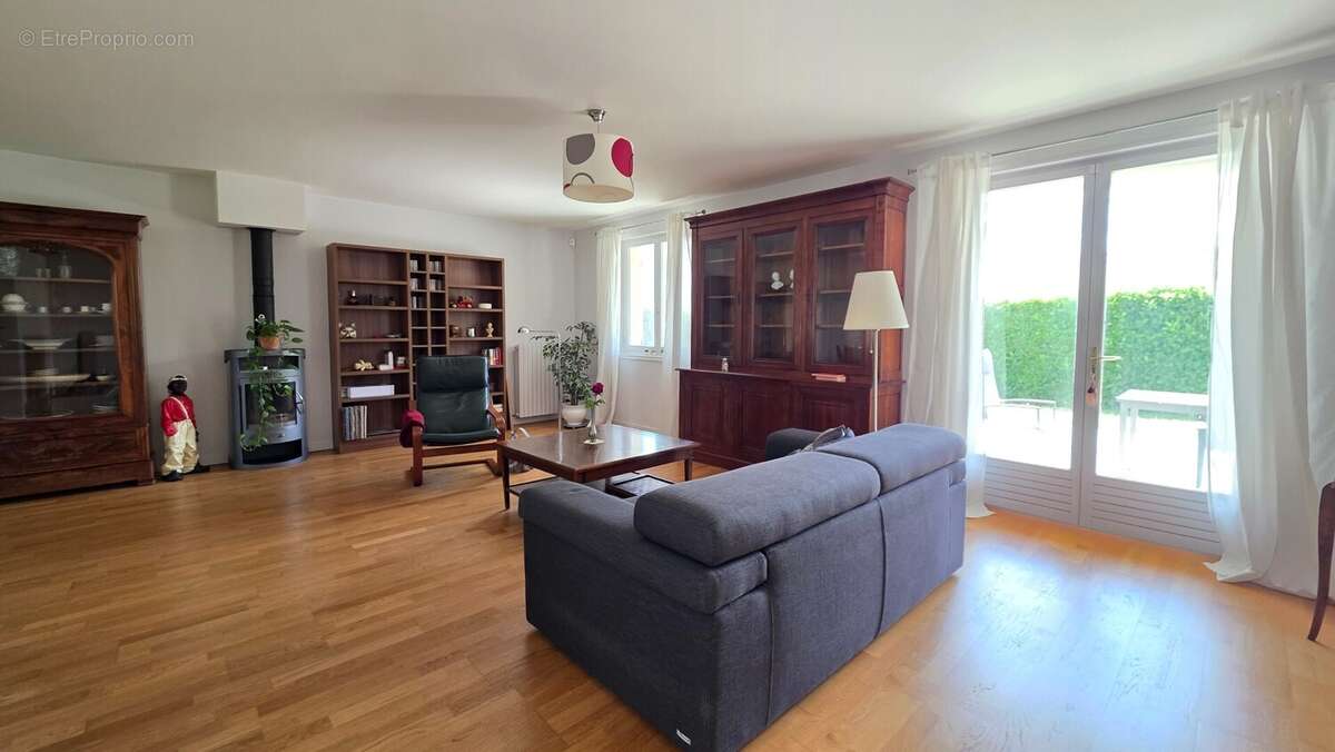 SALON - Maison à ROMENAY