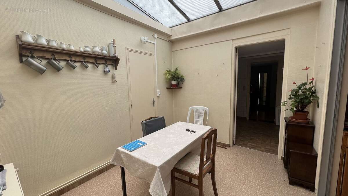 A vendre maison de ville en briques en plein centre ville de EU, 9 pièces, salon avec cheminée, salle à manger, 6 chambres, 2 sa - photo 10