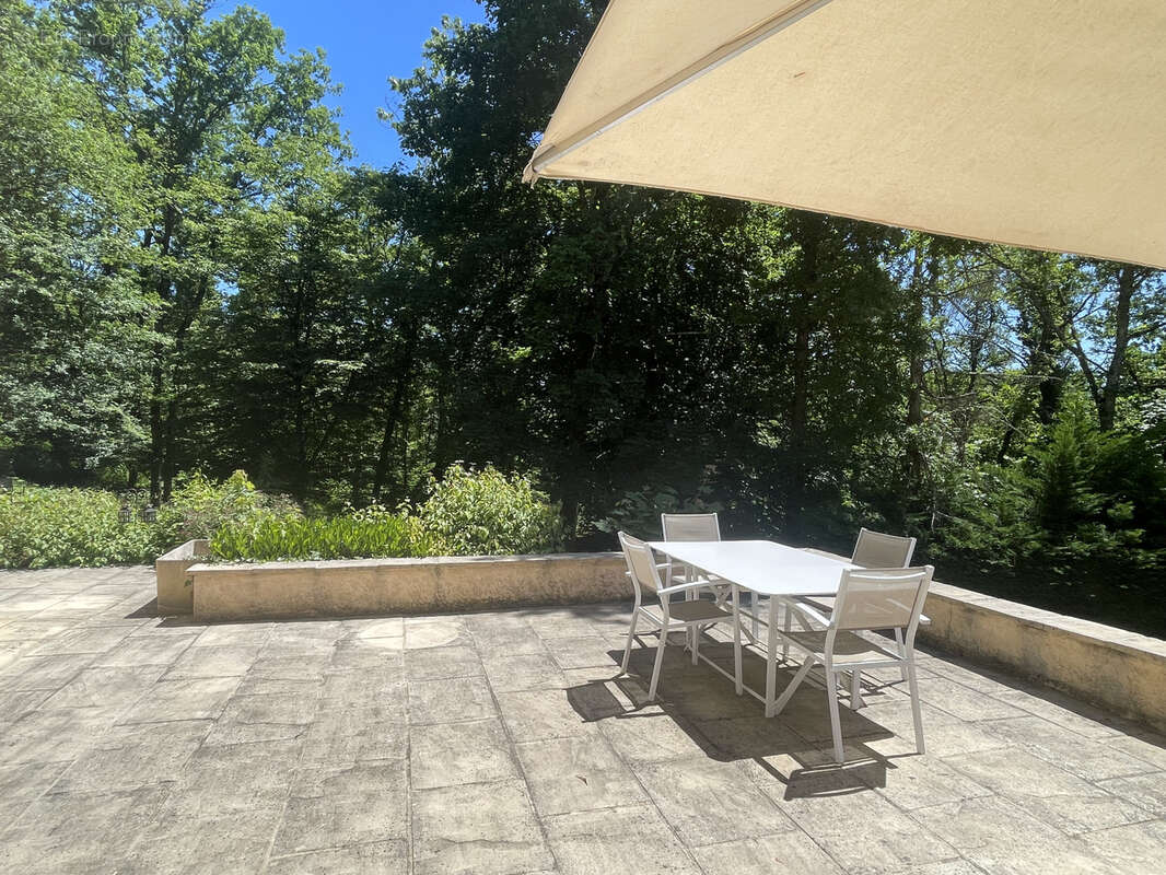 Maison à LA TOUR-DE-SALVAGNY