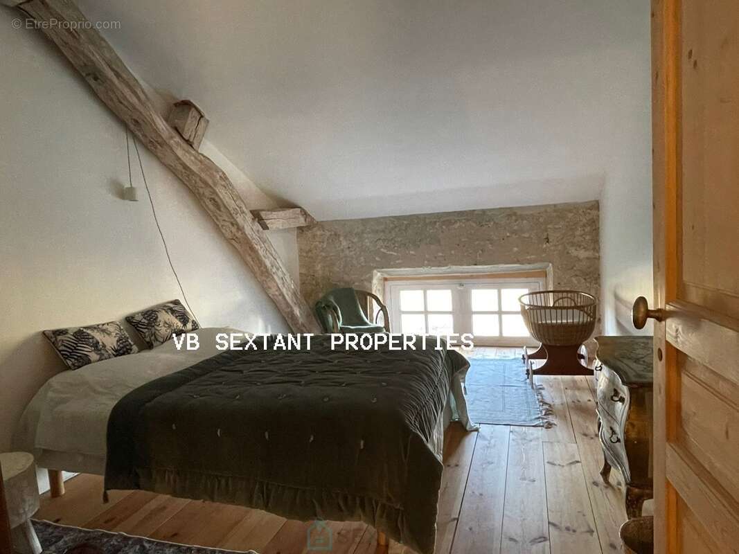 Entre-Deux-Mers, bel ensemble immobilier du XVIII ème siècle, 2 habitations avec dépendances et piscine 1 hectare 3 de terrain - photo 17
