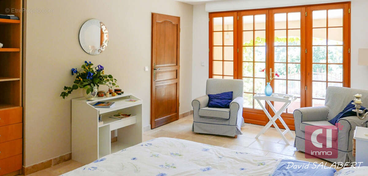 Garéoult -villa familiale de 170 m² avec cinq chambres, piscine et terrain paysager - photo 10