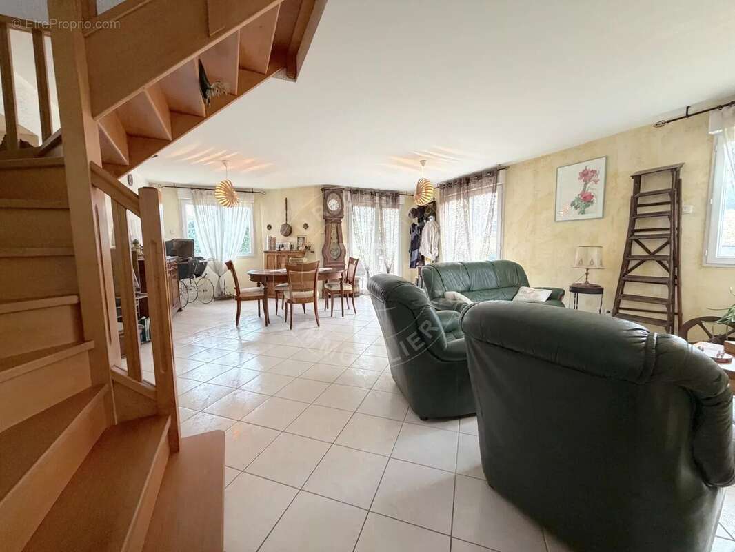 Maison à MONTAGNY-LES-LANCHES