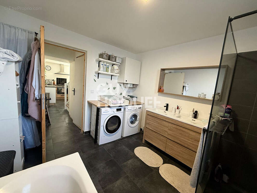 Maison à LONGUEIL-SAINTE-MARIE